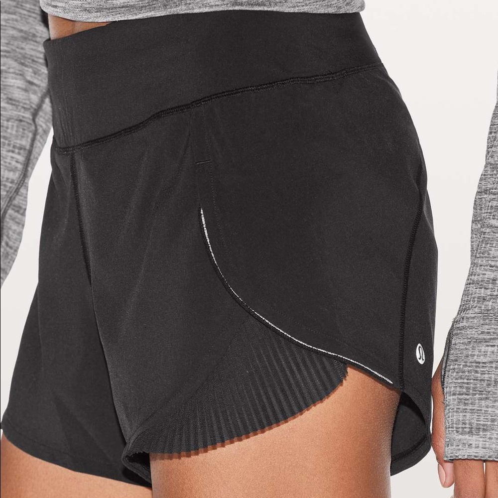 Lululemon Play Off The Pleats Short 3”